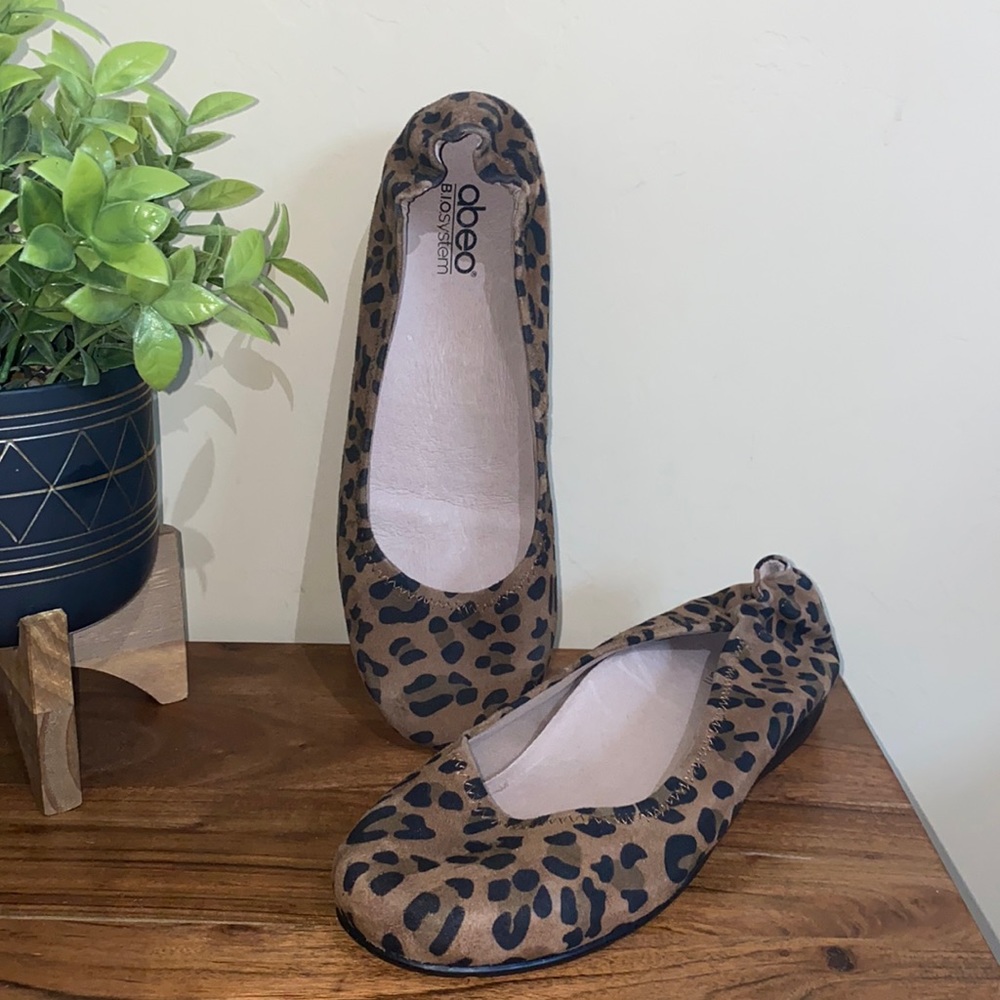 Abeo leopard print flat size 8 neutral